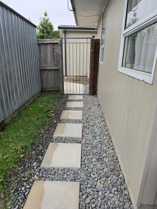 Chic Private Studio 5 Mins From Airport And Shops Christchurch Exterior photo